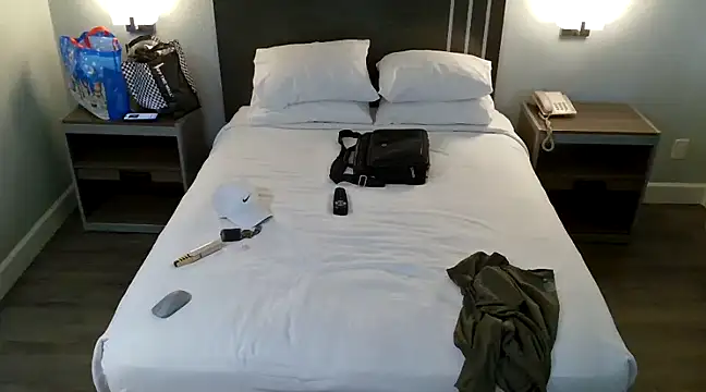 Snapshot of EatMyCake831 chatting on January 2025 07:40:01 PM EatMyCake831 online show from January 2025 07:40:01 PM