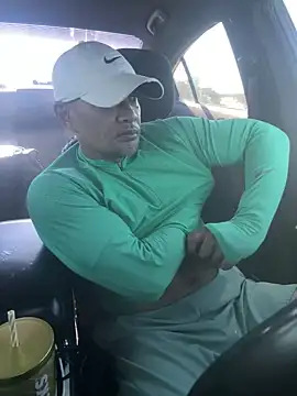 Snapshot of EatMyCake831 chatting on October 2025 06:31:01 PM EatMyCake831 online show from October 2025 06:31:01 PM