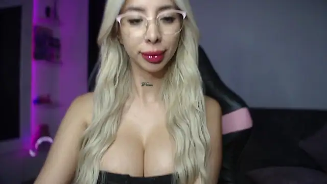 stephaniedj1 online show from October 2025 10:23:02 PM