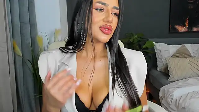 Snapshot of Sonia__Rey chatting on October 2025 12:20:02 AM Sonia Rey online show from October 2025 12:20:02 AM