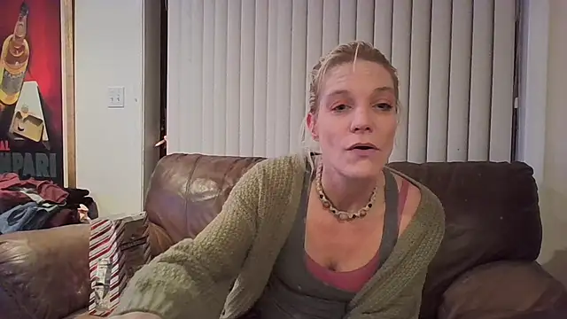 Snapshot of AddieAssets chatting on December 2024 09:01:02 AM AddieAssets online show from December 2024 09:01:02 AM