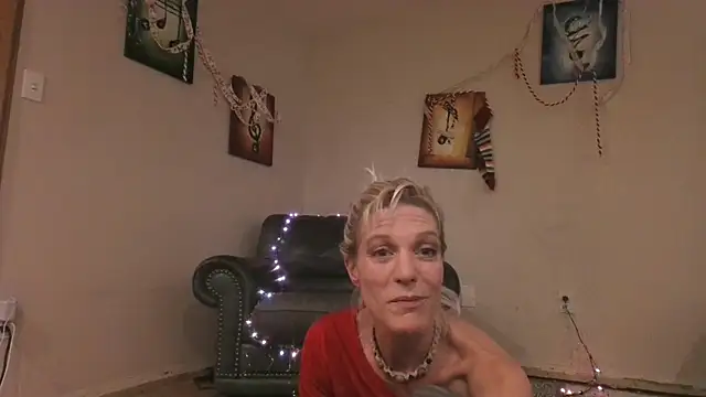 Snapshot of AddieAssets chatting on December 2024 06:08:02 AM AddieAssets online show from December 2024 06:08:02 AM