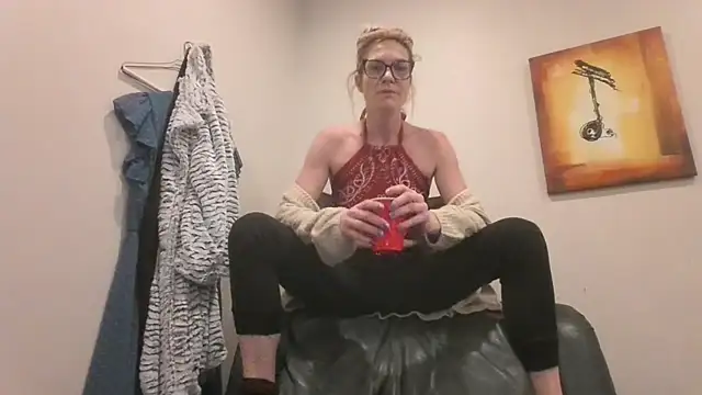 Snapshot of AddieAssets chatting on September 2025 10:31:02 AM AddieAssets online show from September 2025 10:31:02 AM