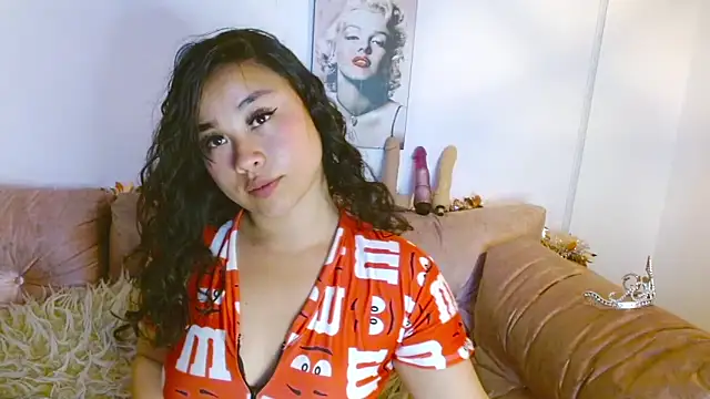 Snapshot of hinataleecs chatting on December 2024 11:42:01 PM hinataleecs online show from December 2024 11:42:01 PM