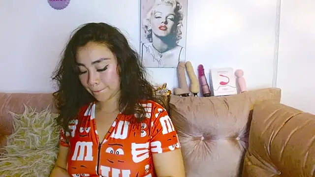 Snapshot of hinataleecs chatting on January 2025 04:25:02 AM hinataleecs online show from January 2025 04:25:02 AM