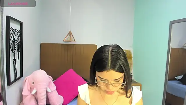 cassiehoward14 online show from March 2025 12:09:01 PM