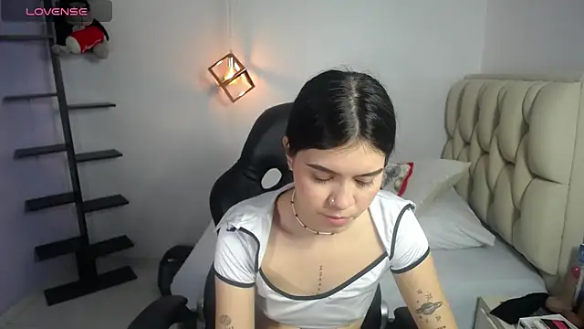 cassiehoward14 online show from December 2025 07:01:02 PM