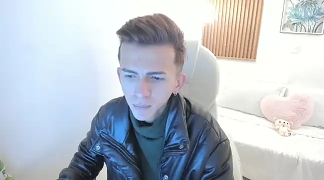 Snapshot of smallgiant27 chatting on January 2025 06:09:01 AM smallgiant27 online show from January 2025 06:09:01 AM