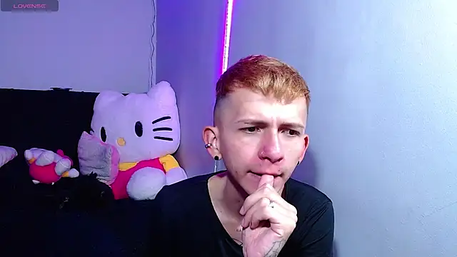 smallgiant27 online show from December 2025 07:21:01 PM