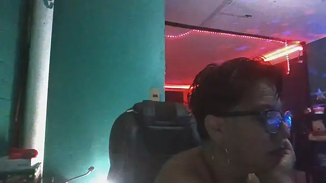 TRISH MILF online show from December 2024 01:37:02 AM