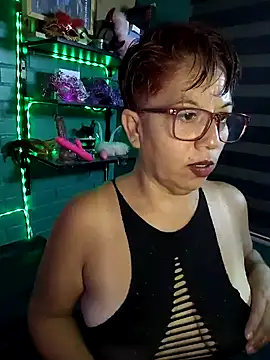 TRISH MILF online show from January 2025 12:59:01 AM