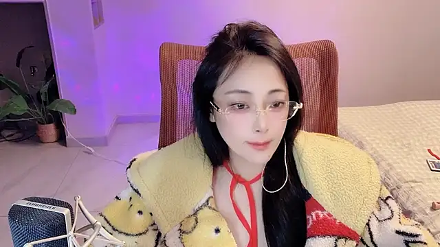 Snapshot of Daisy-77 chatting on April 2026 06:10:01 PM Daisy-77 online show from April 2026 06:10:01 PM