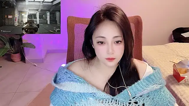 Snapshot of Daisy-77 chatting on April 2026 01:04:01 PM Daisy-77 online show from April 2026 01:04:01 PM