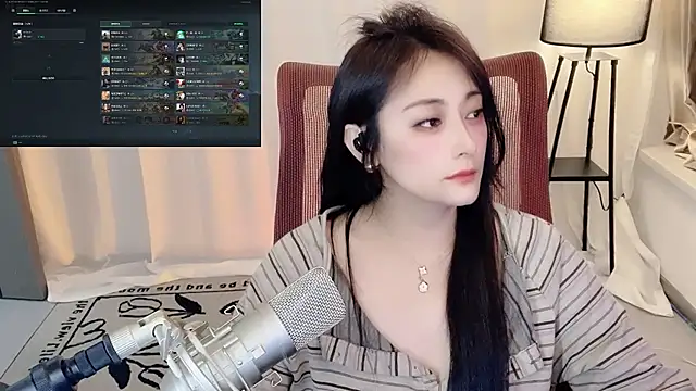 Snapshot of Daisy-77 chatting on May 2026 01:06:01 PM Daisy-77 online show from May 2026 01:06:01 PM