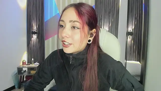 Snapshot of emily_layton chatting on February 2026 12:09:02 AM emily layton online show from February 2026 12:09:02 AM