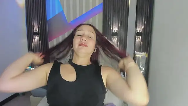 Snapshot of emily_layton chatting on February 2026 12:20:01 AM emily layton online show from February 2026 12:20:01 AM