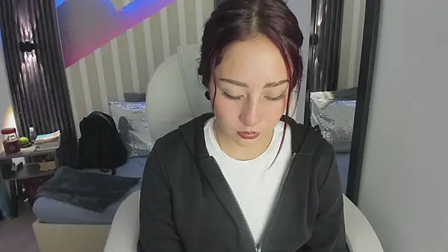 Snapshot of emily_layton chatting on February 2026 12:27:02 AM emily layton online show from February 2026 12:27:02 AM