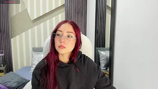 Snapshot of emily_layton chatting on February 2026 12:16:02 AM emily layton online show from February 2026 12:16:02 AM