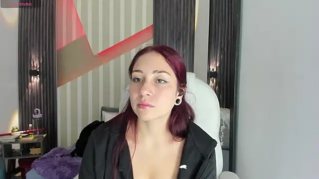 Snapshot of emily_layton chatting on February 2026 12:18:02 AM emily layton online show from February 2026 12:18:02 AM