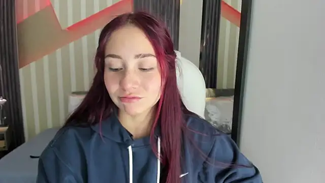 Snapshot of emily_layton chatting on February 2026 12:30:02 AM emily layton online show from February 2026 12:30:02 AM