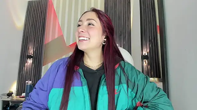 Snapshot of emily_layton chatting on February 2026 12:21:01 AM emily layton online show from February 2026 12:21:01 AM