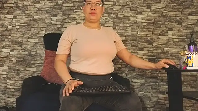 alondrabigtits online show from November 2025 11:33:01 AM