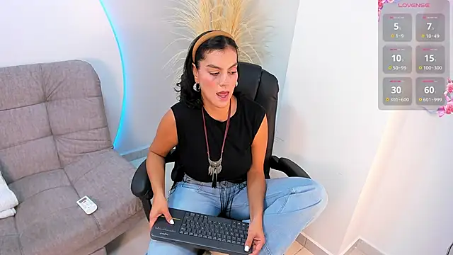 Ada Monroe10 online show from September 2025 01:33:01 PM