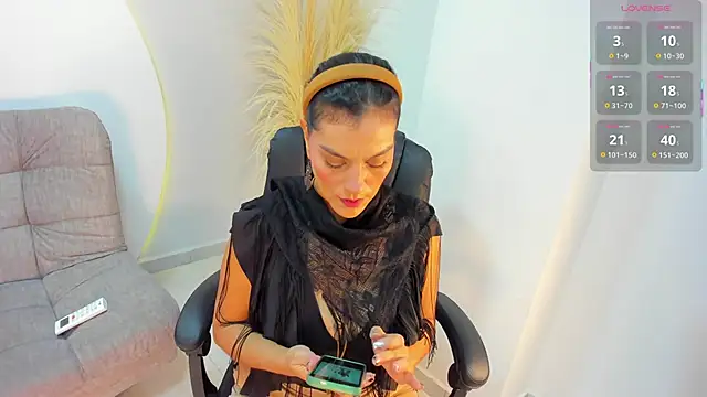 Ada Monroe10 online show from October 2025 01:33:02 PM