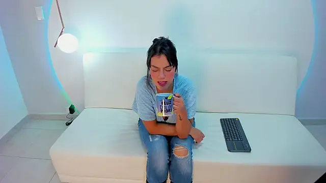 Ada Monroe10 online show from December 2025 01:52:02 PM