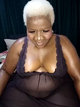 Snapshot of dirasweetlipsxx chatting on May 2026 07:52:02 PM dirasweetlipsxx online show from May 2026 07:52:02 PM