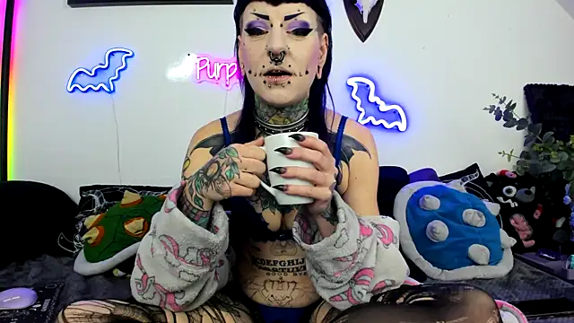 Snapshot of Purple_Coffin666 chatting on April 2026 09:02:01 AM Purple Coffin666 online show from April 2026 09:02:01 AM