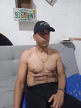 latinmartin73 online show from November 2025 07:48:02 PM