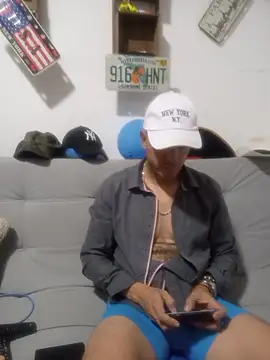 latinmartin73 online show from November 2025 10:54:01 PM