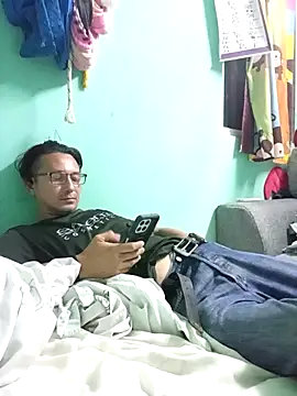Snapshot of Andresguz35 chatting on February 2026 03:18:01 AM Andresguz35 online show from February 2026 03:18:01 AM