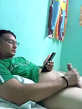 Snapshot of Andresguz35 chatting on March 2026 04:06:02 AM Andresguz35 online show from March 2026 04:06:02 AM