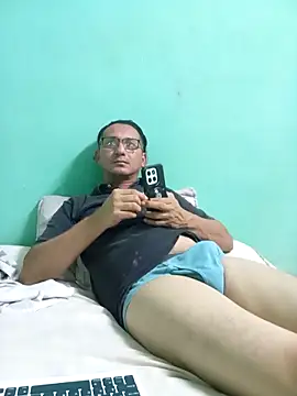 Snapshot of Andresguz35 chatting on March 2026 03:10:01 AM Andresguz35 online show from March 2026 03:10:01 AM