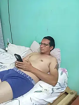 Snapshot of Andresguz35 chatting on May 2026 03:44:02 AM Andresguz35 online show from May 2026 03:44:02 AM