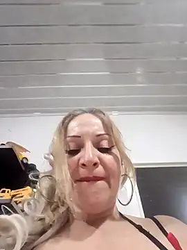 Fenix 528 online show from November 2025 12:36:01 AM