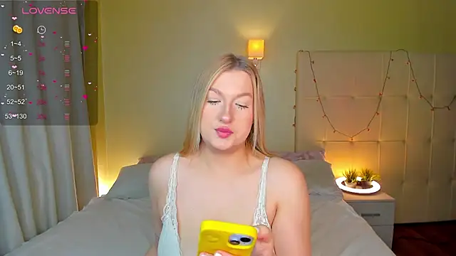 Emma  Leee online show from December 2024 01:03:01 AM