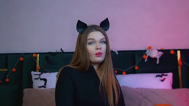 CrystalLyons online show from October 2025 06:12:01 PM