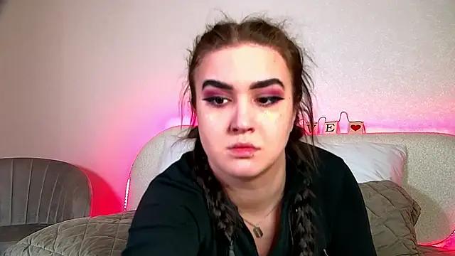 ChristinaMilton online show from February 2025 04:04:01 AM