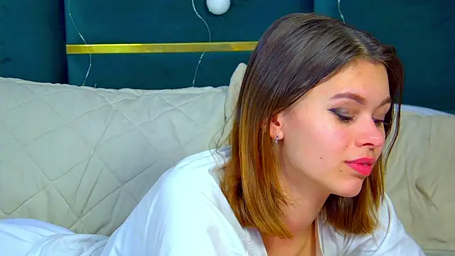 Snapshot of PollyLanders chatting on December 2024 04:47:02 AM PollyLanders online show from December 2024 04:47:02 AM