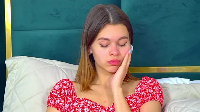 Snapshot of PollyLanders chatting on January 2025 03:51:01 PM PollyLanders online show from January 2025 03:51:01 PM