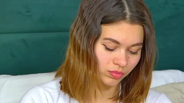 Snapshot of PollyLanders chatting on February 2025 09:36:01 AM PollyLanders online show from February 2025 09:36:01 AM