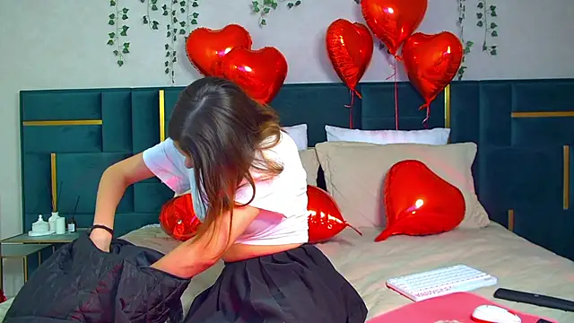 Snapshot of PollyLanders chatting on February 2025 06:35:01 PM PollyLanders online show from February 2025 06:35:01 PM