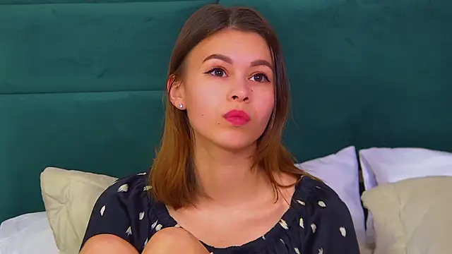 Snapshot of PollyLanders chatting on February 2025 03:27:01 PM PollyLanders online show from February 2025 03:27:01 PM