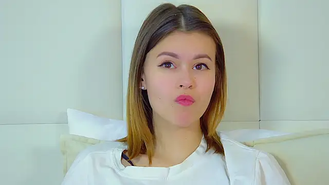 Snapshot of PollyLanders chatting on February 2025 10:20:02 AM PollyLanders online show from February 2025 10:20:02 AM