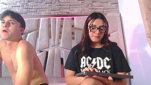 mia and austin online show from February 2025 05:52:02 AM