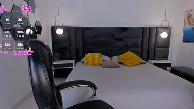 Snapshot of RebeccaHudson chatting on June 2026 11:37:02 AM RebeccaHudson online show from June 2026 11:37:02 AM