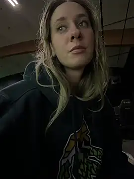 M1ssyk1ssy online show from April 2026 02:04:01 AM